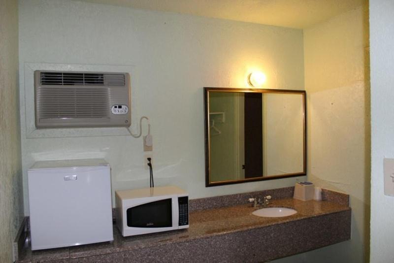Sportsman'S Motel Eagle Lake Room photo